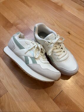 Reebok Sneakers!